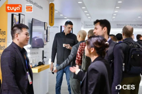 涂鸦智能亮相CES 2025，发布支持Apple Home Key和Matter的智能门锁解决方案