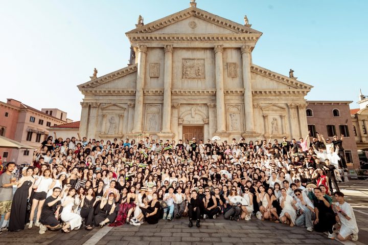 1758599982-597ae7fadf677f1